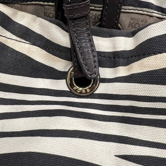 Michael Kors MK Canvas Tote in Zebra Print - Picture 5 of 16